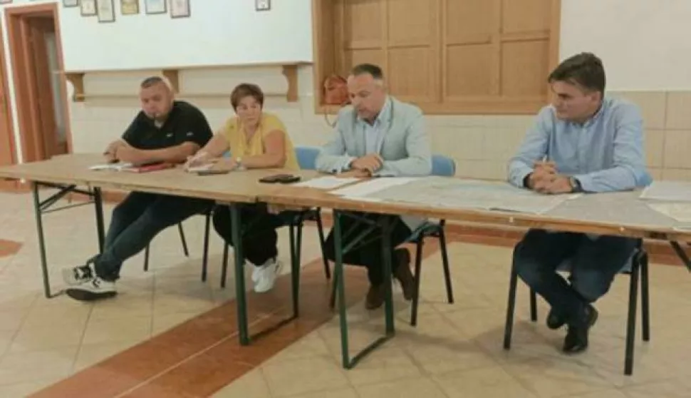 Sa zbora građana koji je sazvao MO Dolci