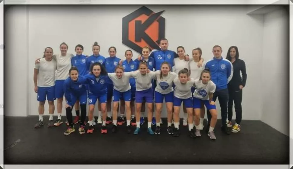 Nogometašice, stručni stožer i čelništvo ŽNK-a Osijek na prvoj ovogodišnjoj aktivnosti
