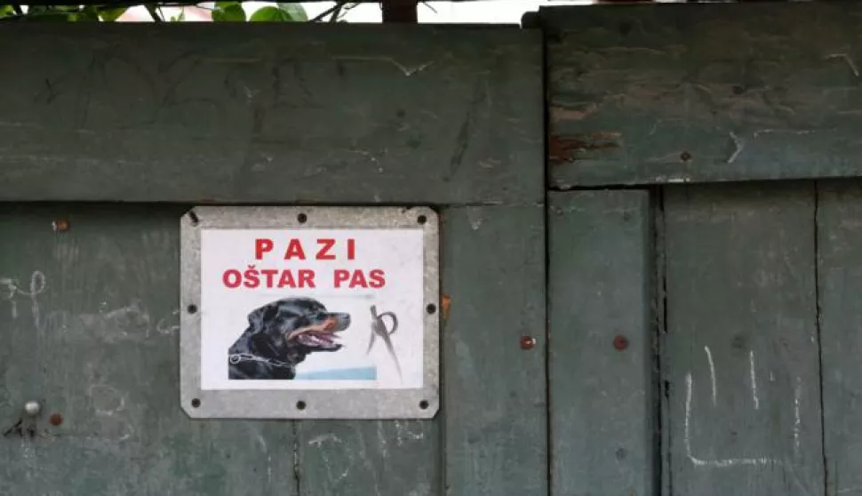 Na ulazu u prostor gdje pas boravi mora biti vidljivo istaknuto upozorenje

