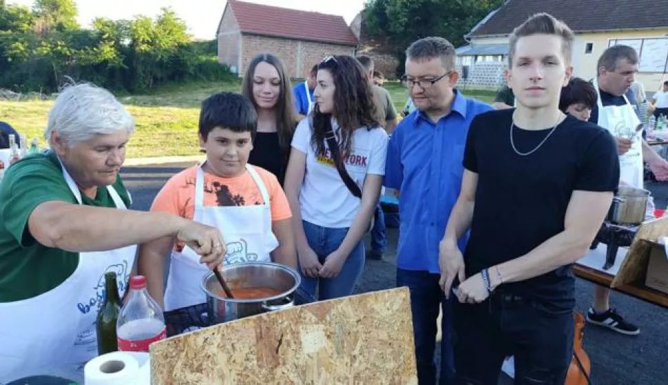 Profesor Matija Gosler s učenicima je posjetio Bošporijadu u Sopju
