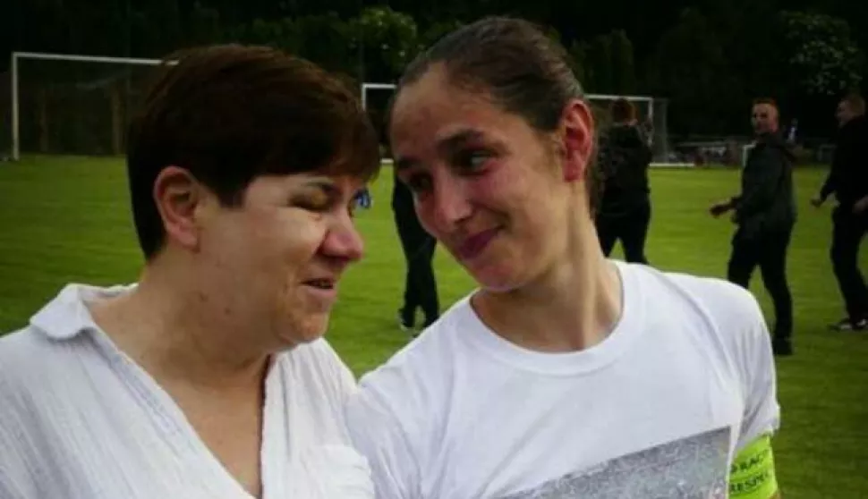 Supruga Gina uručila je trofej “Branko Perković” osječkoj kapetanici Izabeli Lojni

