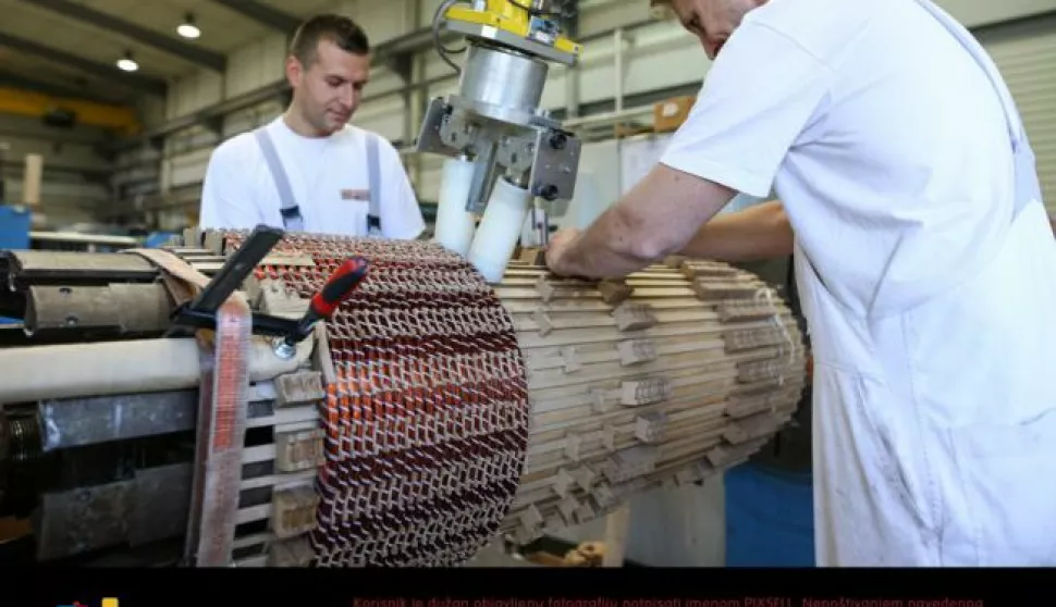 06.10.2016., Zagreb - Predsjednica Republike Kolinda Grabar-Kitarovic uz pratnju predsjednika uprave Koncara Darinka Bagre i uprave tvrtke obisla je tri pogona tvrtke Koncar - Mjerni transformatori, Energetski transformatori te Distributivni i specijalni transformatori povodom obiljezavanja 50. godina od preseljenja tvornice transformatora.
Photo: Igor Soban/PIXSELL