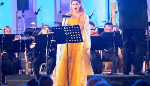 25.08.2020., Dubrovnik - Gala koncertom Simfonijskog orkestra Hrvatske radiotelevizije pod ravnanjem maestra Ive Lipanovica i uz nastup sopranistice Lane Kos i baritona Zeljka Lucica ispred Katedrale zatvorene su 71. Dubrovacke ljetne igre. Lana Kos Photo: Grgo Jelavic/PIXSELL