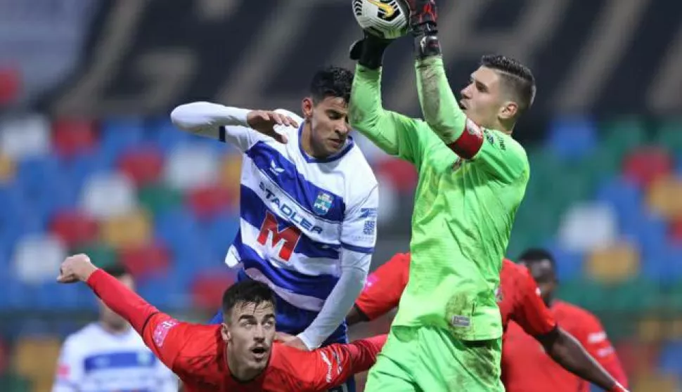 12.12.2020., Gradski stadion, Velika Gorica - Hrvatski Telekom Prva liga, 15. kolo, HNK Gorica - NK Osijek. Ramon Mierez; Kristijan Kahlina Photo: Marko Prpic/PIXSELL