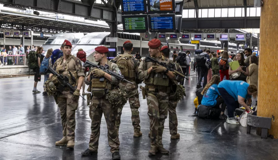 epa11480950 Armed French soldiers patrol at the Gare de l'Est train station in Paris, France, 16 July 2024. A soldier was injured during an attack by a man with a knife the day before on 15 July 2024 just a week before the start of the Paris 2024 Olympic Games. EPA/ANDRE PAIN