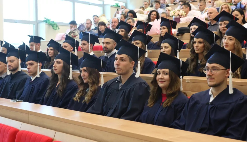 Osijek, 18. 07. 2024, Poljoprivredni fakultet FAZOS, Aula magna. Promocija MEFOS, doktori medicine, prvostupnici i mag. med. biokemije.snimio GOJKO MITIĆ