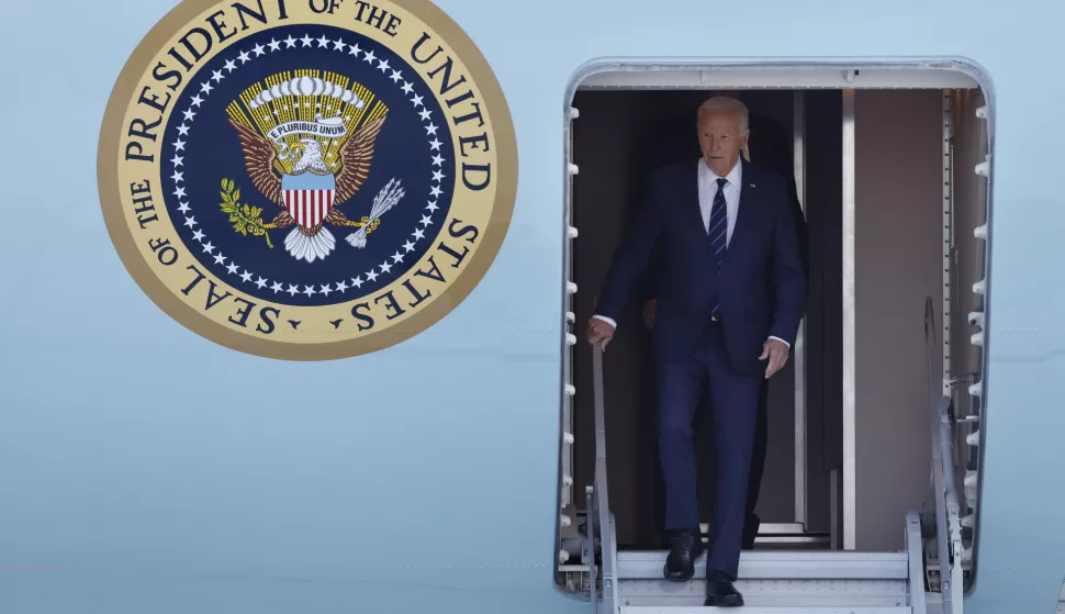 epa11480763 US President Joe Biden departs Air Force One at the Harry Reid International Airport in Las Vegas, Nevada, USA, 15 July 2024. Biden is scheduled to make several appearances at various campaign events in Las Vegas over the next few days. EPA/CAROLINE BREHMAN