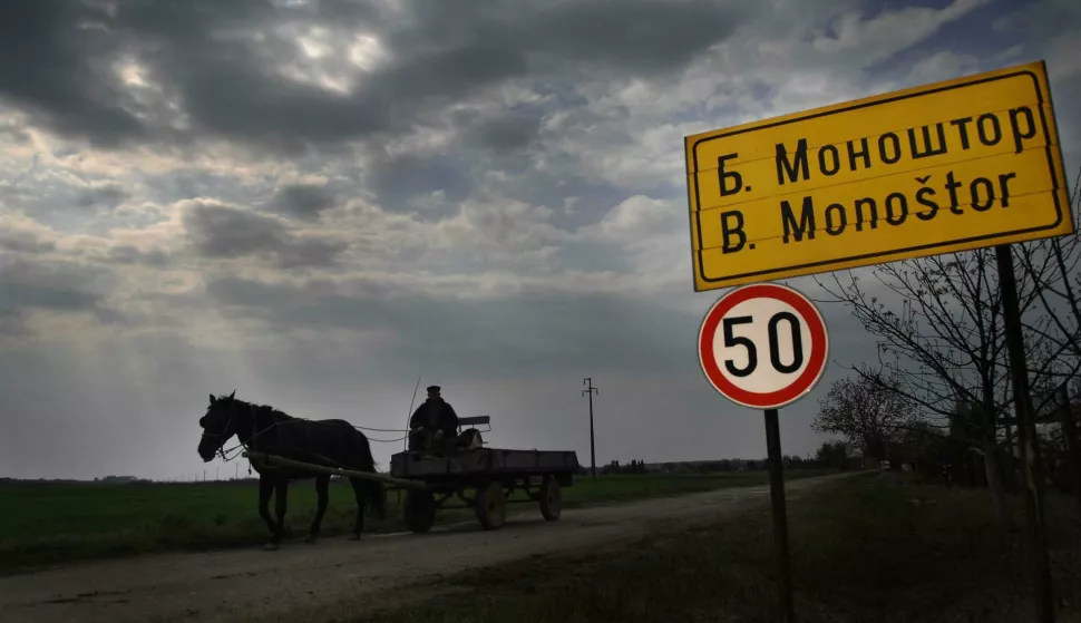 21.04.2010,Backi Monostor,Srbija - Kako zive stanovnici Backog Monostora u Vojvodini gdje vecinu stanovnistva cine Hrvati nakon povjesnog susreta dvojice predsjednika Ive Josipovica i Borisa Tadica,ulazak u Backi MonostorrPhoto: Davor Javorovic/PIXSELL