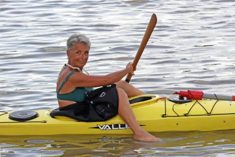 Osijek, 23. 07. 2024, Drava kod Osijeka, cilj na osječkoj Copacabani i kamp kod katakombi. Međunarodna regata Mura - Drava - Dunav.snimio GOJKO MITIĆ