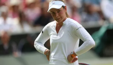 epa11472530 Donna Vekic of Croatia in action against Jasmine Paolini of Italy during their Women's Singles semi final match at the Wimbledon Championships, Wimbledon, Britain, 11 July 2024. EPA/NEIL HALL EDITORIAL USE ONLY