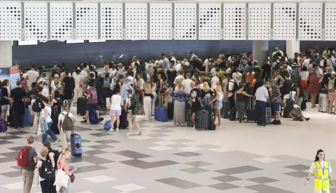 Kaštel Štafilić, 23.07.2024. - Zbog hakerskog napada na sustave Zračne luke Sveti Jeronim od sinoć traju poteškoće u odlascima aviona te su nastale gužve.foto HINA/ Miroslav LELAS/ lm