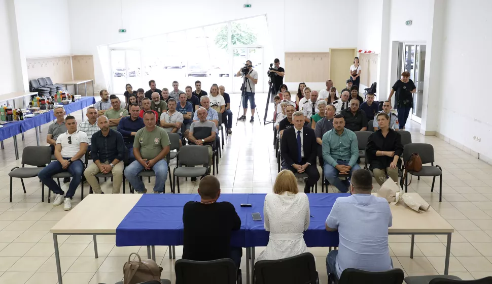 Tenja, 25. 07. 2024., Hrvatski dom Tenja, MO TEnja, polaganje vijenaca, svečana sjednica Vijeca MO Tenja, SNIMIO BRUNO JOBST