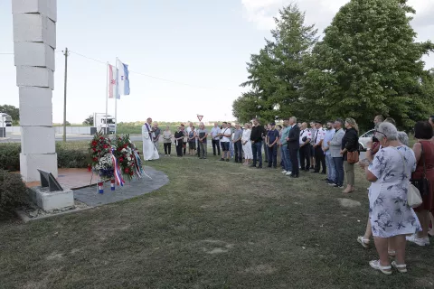 Tenja, 25. 07. 2024., Hrvatski dom Tenja, MO TEnja, polaganje vijenaca, svečana sjednica Vijeca MO Tenja, SNIMIO BRUNO JOBST