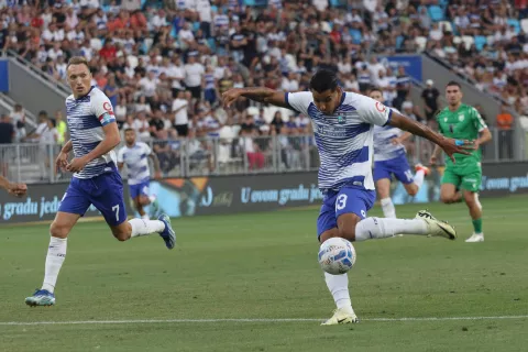 Osijek, 25. 07. 2'24, Opus Arena, Europska konferencijska liga, Drugo kolo kvalifikacija. Utakmica Osijek - FCI Levadia Tallinn. Vedran Jugović (7) i Ramon Mierez (13).snimio GOJKO MITIĆ