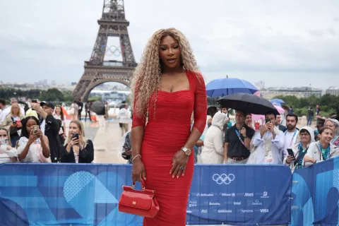 epa11497486 Serena Williams poses for photos on the red carpet upon arrival for the Opening Ceremony of the Paris 2024 Olympic Games, in Paris, France, 26 July 2024. EPA/CHRISTOPHE PETIT TESSON/POOL