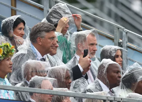 Pariz, 26.07.2024 - Ceremonija otvaranja Olimpijskih igara Pariz 2024 na Trocadero trgu u Parizu. Na slici Andrej Plenkovi?, Zvonimir Frka-Pete?i?, ?panjolski kralj Filip VI. i kraljica Leticija. foto HINA/ POOL/ Damir SEN?AR/ lsd 