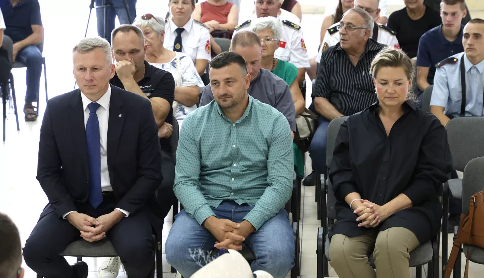 Tenja, 25. 07. 2024., Hrvatski dom Tenja, MO TEnja, polaganje vijenaca, svečana sjednica Vijeca MO Tenja, SNIMIO BRUNO JOBST