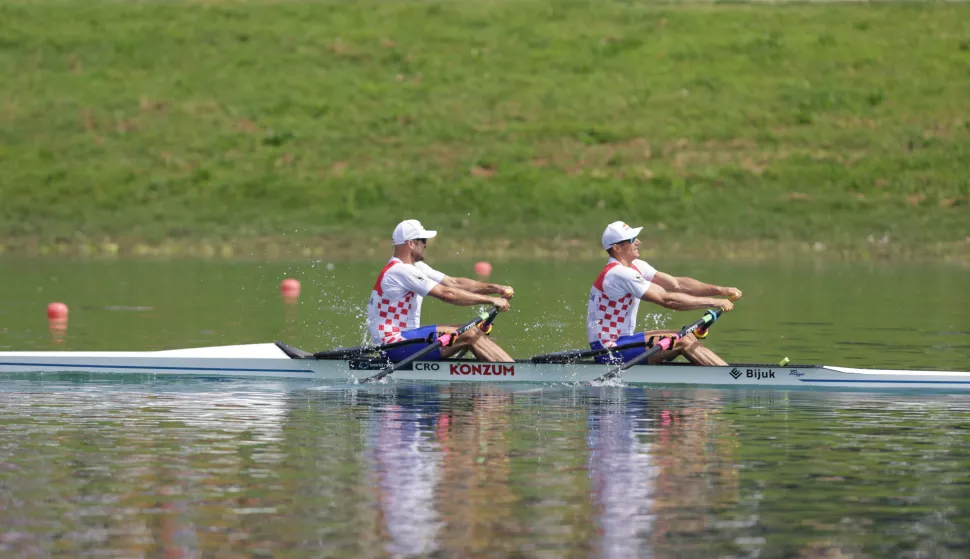 07.05.2023. Zagreb -. Braca Martin i Valent Sinkovic su osvojili zlatnu medalju u dvojcu na parice na Svjetskom veslackom kupu na Jarunu Photo: Luka Stanzl/PIXSELL