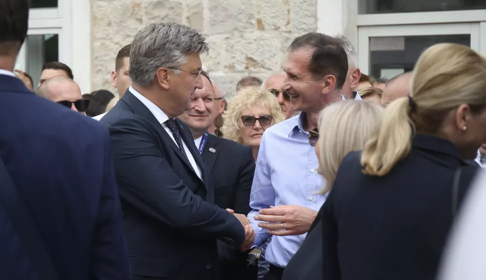 06.08.2023., Sinj - 308. Sinjska alka. Sinjska alka je hrvatska viteska igra. Odrzava se svake godine u nedjelju u prvoj trecini mjeseca kolovoza u Sinju, na godisnjicu pobjede nad turskim osvajacima 14. kolovoza 1715. Na taj dan je 700 hrvatskih vojnika iz Sinja uspjelo odbiti navalu vojske turskog seraskera Mehmed-pase Celica koja je brojala 60.000 vojnika. predsjednik Vlade Andrej Plenkovic, Dragan Primorac Photo: Ivo Cagalj/PIXSELL