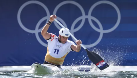 Pariz, 29.07.2024 - Hrvatski kanuist na divljim vodama, 33-godišnji Matija Marinić plasirao se u finale Olimpijskih igara u Parizu, on je u polufinalnoj vožnji u ponedjeljak ostvario sedmo vrijeme sa 98.82 sekundi, a u borbu za medalje izborilo je 12 najbržih iz polufinala.foto HINA/ Damir SENČAR/ ds