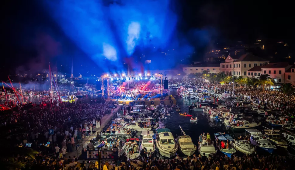 29.07.2024., Vela Luka - Koncert u spolen na Olivera Dragojevica Trag u Beskraju. Photo: Zvonimir Barisin/PIXSELL