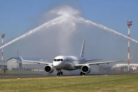 Zagreb, 30.7.2024.- Croatia Airlines do?ekala je svoj prvi novi zrakoplov Airbus A220, ?ime slu?beno po?inje cjelokupna obnova flote hrvatskog nacionalnog avioprijevoznika zrakoplovima nove generacije. foto HINA/ Dario GRZELJ/ ua