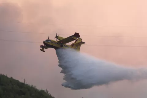 31.07.2024., Tucepi - Kanaderi stigli u pomoc vatrogascima koji se bore s pozarom Photo: Ivo Cagalj/PIXSELL