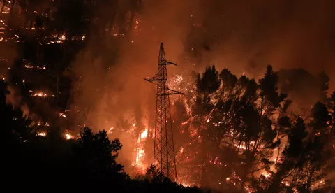 31.07.2024.,Tucepi- Nakon neprospavane noci vatrogasci na podrucju Tucepa i pred svanuce nadljudskim naporima sprijecavali daLjnje sirenje pozara prema park sumi Biokovo. Photo: Ivo Cagalj/PIXSELL