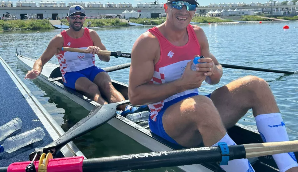 Pariz, 28.07.2024. - Braća Valent i Martin Sinković plasirali su se u polufinale dvojca bez kormilara na Olimpijskim igrama u Parizu u nedjelju. foto HINA/ HOO/ tm