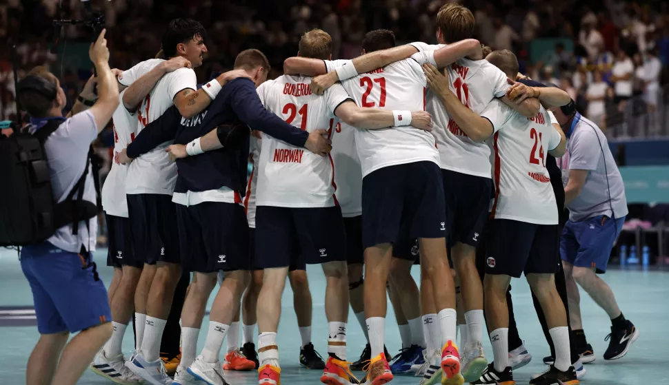 epa11507124 Norway's players celebrate after winning the Men's Preliminary Round Group B match between France and Norway at the Handball competitions in the Paris 2024 Olympic Games, at the South Paris Arena in Paris, France, 29 July 2024. EPA/RITCHIE B. TONGO