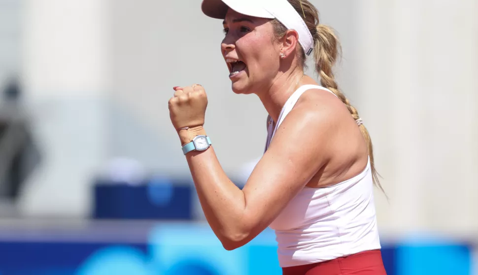 Pariz, 28.07.2024 - Meč teniskog turnira Olimpijskih igara Pariz 2024, koji se igra na terenima Roland-Garrosa između Done Vekić i Lucie Bronzetti. Na slici Dona Vekić.foto HINA/ Damir SENČAR/ ds