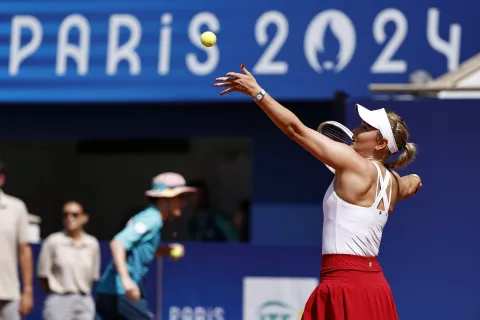 epa11508326 Donna Vekic of Croatia in action during the Women's Singles third round match against Coco Gauff of the US at the Tennis competitions in the Paris 2024 Olympic Games, at the Roland Garros in Paris, France, 30 July 2024. EPA/RITCHIE B. TONGO