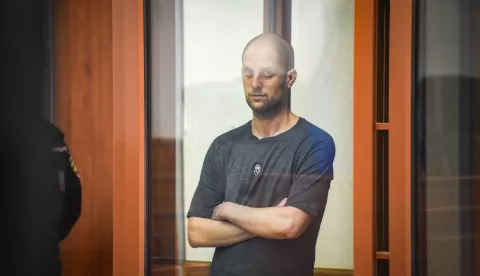 epa11487536 The Wall Street Journal (WSJ) correspondent Evan Gershkovich stands inside a glass defendant's cage during verdict announcement in the case against him, in Yekaterinburg's Sverdlovsk Regional Court, Russia, 19 July 2024. Evan Gershkovich, a US journalist of The Wall Street Journal covering Russia, was detained in Yekaterinburg on 29 March 2023. The Russian Federal Security Service (FSB) claimed that on the instructions of the American authorities, the journalist collected information constituting a state secret about one of the enterprises of the Russian military-industrial complex. Yekaterinburg's Sverdlovsk Regional Court sentenced Evan Gershkovich to 16 years in prison. EPA/STRINGER