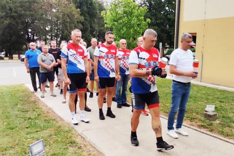 SLATINA, Sudionici biciklističkog maratona "Oluja od Voćina do Knina" odali su počast poginulim hrvatskim braniteljima u Slatini, 02.08.2024., snimio Petar Žarković