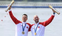 Pariz, 02.08.2024 - Hrvatski veslači Valent i Martin Sinković osvojili su zlatnu medalju u finalnoj utrci dvojca na pariće na Olimpijskim igrama Pariz 2024. foto HINA/ Damir SENČAR/ ds