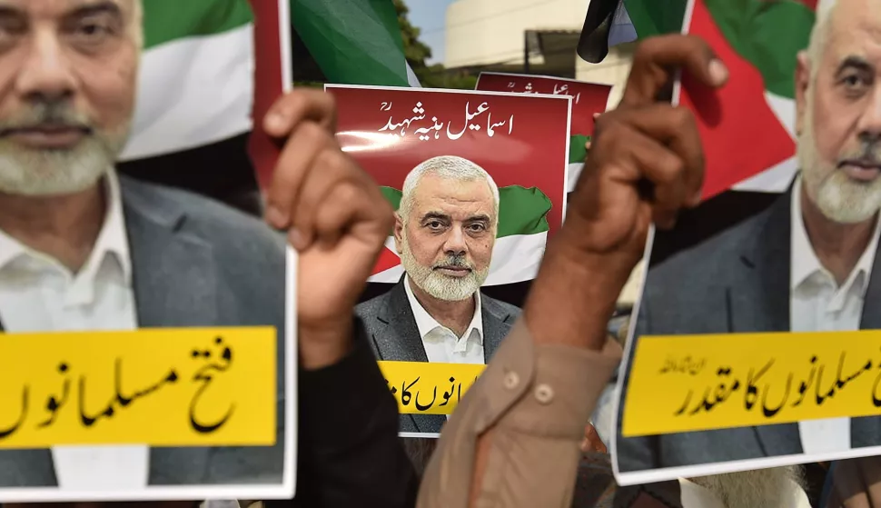 epa11512523 Supporters of the Islamic political party Jamat-e-Islami protest following the death of Hamas political leader Ismail Haniyeh, in Karachi, Pakistan, 31 July 2024. According to an Iranian Revolutionary Guard Corps (IRGC) statement on 31 July, Haniyeh and one of his bodyguards were targeted and killed in Tehran on 31 July 2024. EPA/SHAHZAIB AKBER