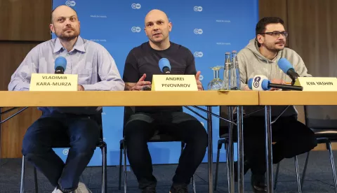 epa11519964 Kremlin critics and Russian opposition politicians Vladimir Kara-Murza (L), Andrei Pivovarov (C), and Ilya Yashin (R) attend a press conference following a 26-person prisoner swap between Russia, the US and five other countries, at the Deutsche Welle headquarters in Bonn, Germany, 02 August 2024. The prisoner exchange operation between Russia, the US, and its Western allies was carried out in Ankara under the coordination of the National Intelligence Organization for 26 people held in prisons in seven different countries. Among the prisoners are Wall Street Journal reporter Evan Gershkovich and Marine veteran Paul Whelan. It was the biggest prisoner exchange since the Cold War. EPA/CHRISTOPHER NEUNDORF