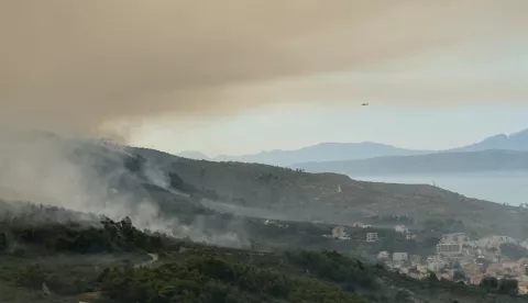 31.07.2024.,Tucepi-Nakon neprospavane noci vatrogasci na podrucju Tucepa i tijekom jutra nadljudskim naporima sprijecavaju daljnje sirenje pozara. Pogled na zgariste kod Tucepa Photo: Ivo Cagalj/PIXSELL