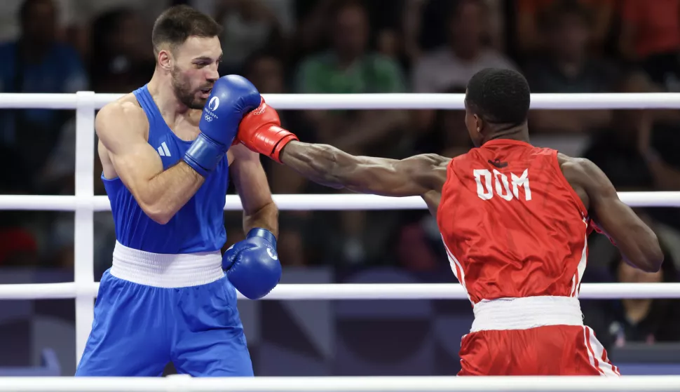 Pariz, 02.08.2024 - Gabrijel Veočić tijekom četvrtfinalnog boksačkog meča u kategoriji do 80 kg protiv Christiana Javiera Pinalesa iz Dominikanske Republike, na Olimpijskim igrama Pariz 2024. foto HINA/ Damir SENČAR/ ds