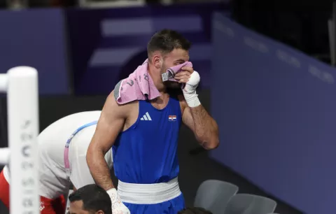 Pariz, 02.08.2024 - Gabrijel Veočić tijekom četvrtfinalnog boksačkog meča u kategoriji do 80 kg protiv Christiana Javiera Pinalesa iz Dominikanske Republike, na Olimpijskim igrama Pariz 2024. foto HINA/ Damir SENČAR/ ds