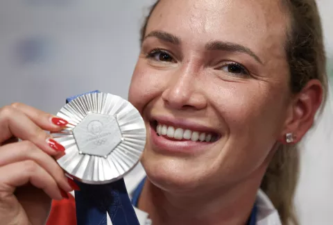 Pariz, 03.08.2024 - Doček Done Vekić u Hrvatkoj kući u Parizu nakon što je u finalu teniskog turnira na Olimpijskim igrama Pariz 2024 osvojila srebrnu medalju. Na slici foto HINA/ Damir SENČAR/ ds