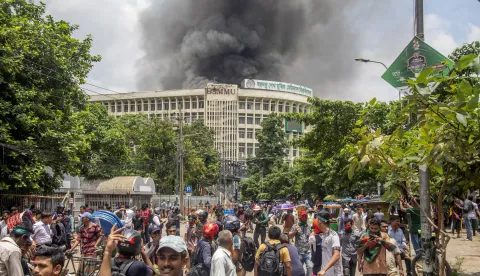 epaselect epa11524705 Black smoke rises from the Bangabandhu Sheikh Mujib Medical University (BSMMU) during clashes between protesters and Awami League members, on the first day of the non-cooperation movement at Dhaka University campus in Dhaka, Bangladesh, 04 August 2024. The Anti-Discrimination Student Movement organizers are demanding the resignation of the current government. Dhaka authorities have imposed a new curfew starting 06:00 p.m. local time on 04 August. As casualties mounted and law enforcement struggled to contain the unrest, the Bangladeshi government on 20 July 2024 had imposed an initial nationwide curfew and deployed military forces after violence broke out in Dhaka and other regions following student-led protests demanding reforms to the government's job quota system. EPA/MONIRUL ALAM