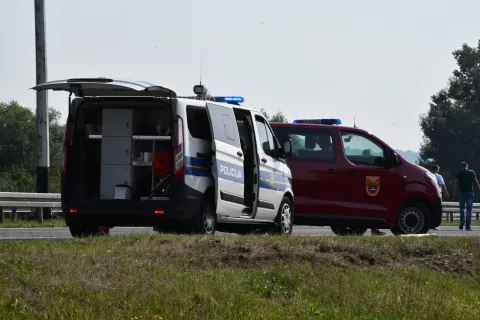 25.07.2021. Slavonski Brod - U slijetanju autobusa kosovskih oznaka na autocesti A3 kod Slavonskog Broda u nedjelju ujutro poginulo nekoliko ljudi dok je nekoliko desetaka ozljedjeeno.rrPhoto: Ivica Galovic/PIXSELLrr