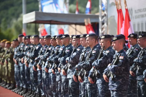 Knin, 05.08.2024 - Sredi?nja proslava Dana pobjede i domovinske zahvalnosti i Dana hrvatskih branitelja te 29. obljetnice vojno-redarstvene operacije Oluja ina stadionu NK Dinara u Kninu. foto HINA/ Mario STRMOTI?/ ik