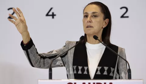 epa11529065 Claudia Sheinbaum, the elected president of Mexico, speaks during a press conference in Mexico City, Mexico, 05 August 2024. Sheinbaum highlighted the 'enormous strengths' of the country's economy in the face of the world market's 'Black Monday' and the record of job creation in Mexico compared to the unemployment rate in the United States. EPA/JOSE MENDEZ