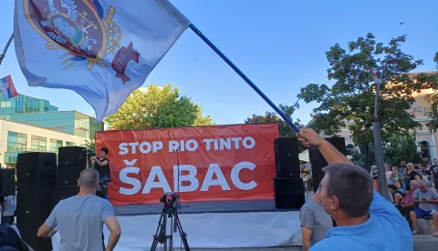 Beograd, 29.7.2024.- Nizom prosvjeda u ponedjeljak je poslana nova poruka ekolo?kih aktivista, oporbe, gra?anskih udruga i pokreta da Srbija ne?e biti mjesto rudarenja litija i kriti?nih sirovina. Na slici prosvjedni skup "Stop Rio Tintu" u ?apcu, u organizaciji stranke Zajedno. foto HINA/ BETAPHOTO/SINISA DJURIC/ ua