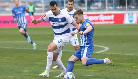 Zagreb, 27.02.2024.- Četvrtfinalni susret Hrvatskog nogometnog kupa NK Lokomotiva - NK Osijek. Na fotografiji Andre Lourenco Duarte, Silvio Goričan.foto HINA/ Admir BULJUBAŠIĆ/ abu