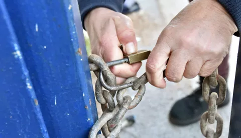 27.02.2015., Zadar - Prosvjed radnica Adrie, koje su jutros blokirale ulaz u tvornicu stecajnom upravitelju. rPhoto: Dino Stanin/PIXSELL