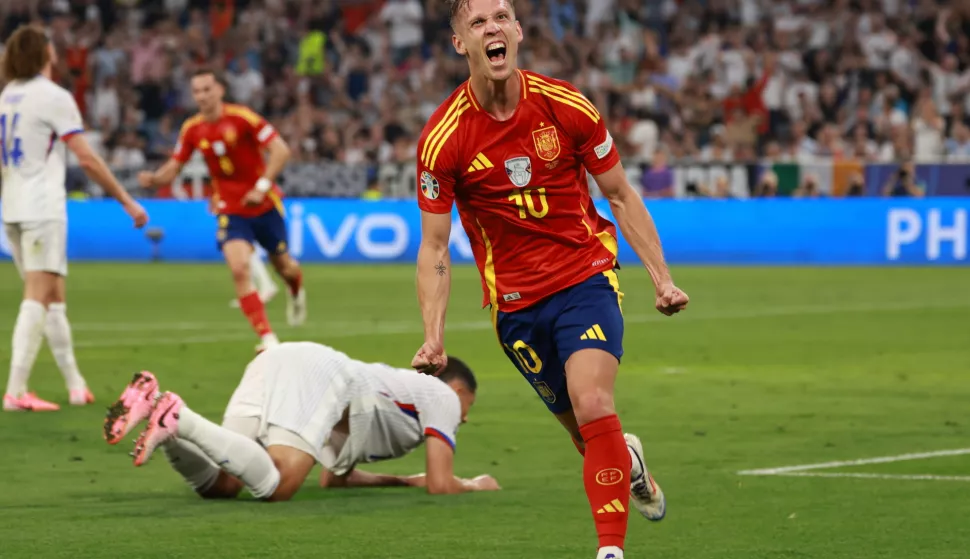 epa11468980 Daniel Olmo of Spain celebrates after scoring the 2-1 goal during UEFA EURO 2024 semi-finals soccer match between Spain and France in Munich, Germany, 09 July 2024. EPA/CLEMENS BILAN