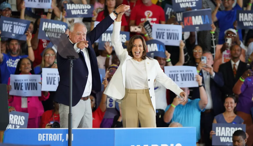 epa11535369 Democratic presidential candidate US Vice President Kamala Harris (R) and Democratic vice presidential candidate Minnesota Governor Tim Walz during a campaign event in Detroit, Michigan, USA, 07 August 2024. EPA/DIEU-NIALO CHERY